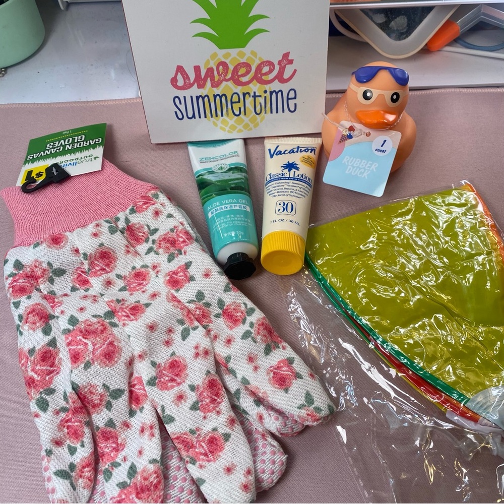 Summer Essentials Gift Set | pool float + more - Picture 5 of 6
